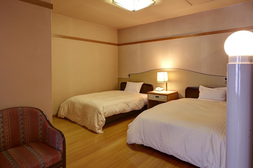 Hotel New Tsuruta 10/71