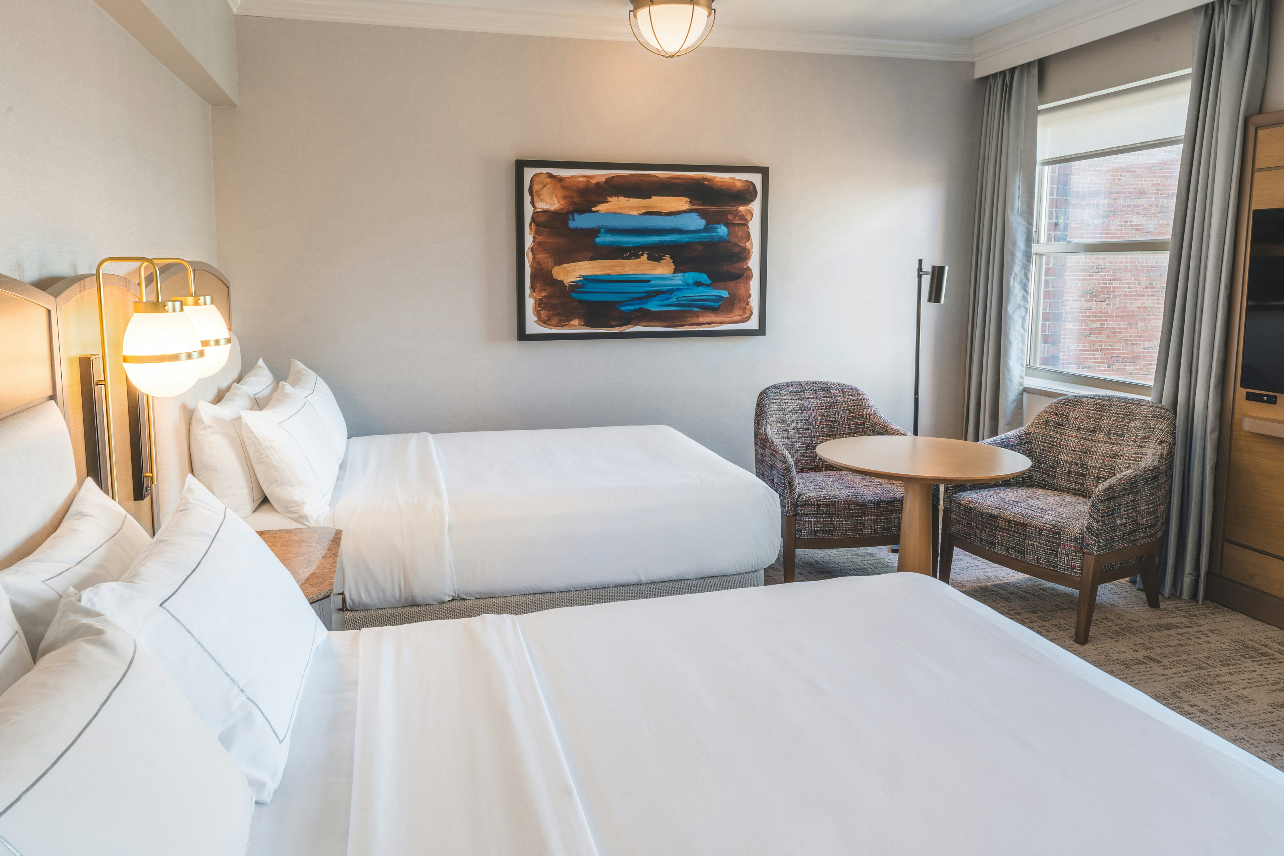 DELUXE, 2 DOUBLE BEDS