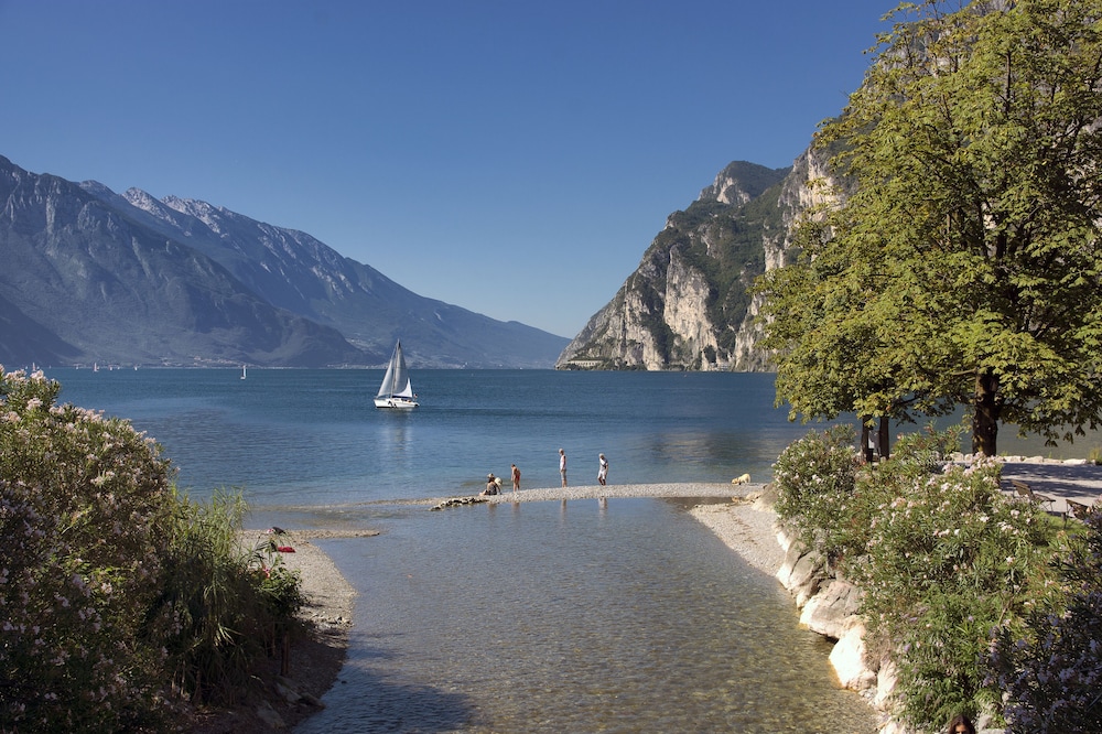 Hotel Lago Di Garda 71/77