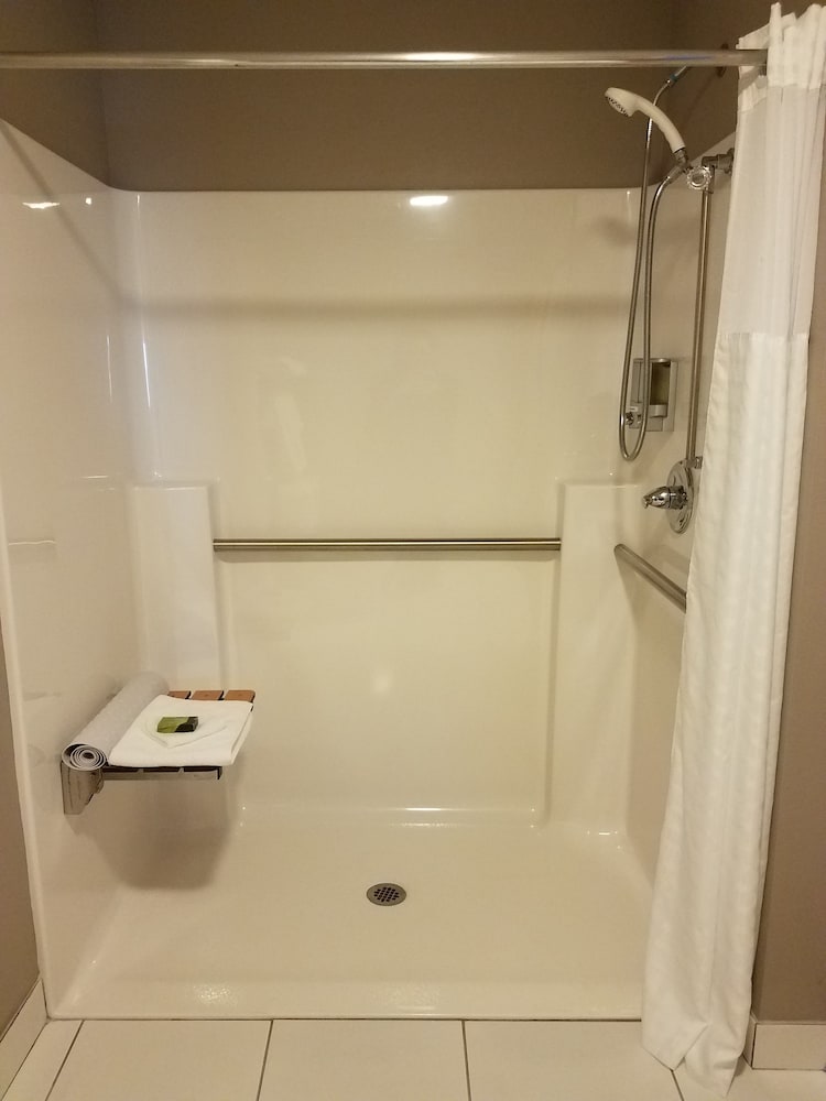 Okoboji Inn And Suites 49/52