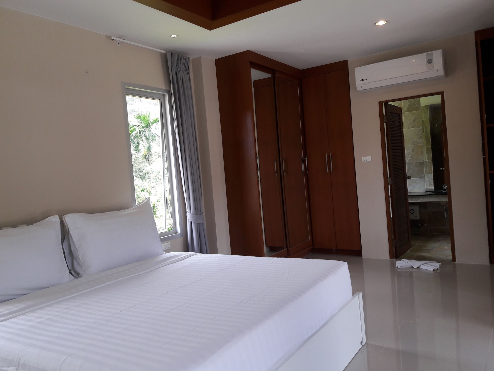 3 BEDROOMS, POOL, VILLA, LAKE VIEW