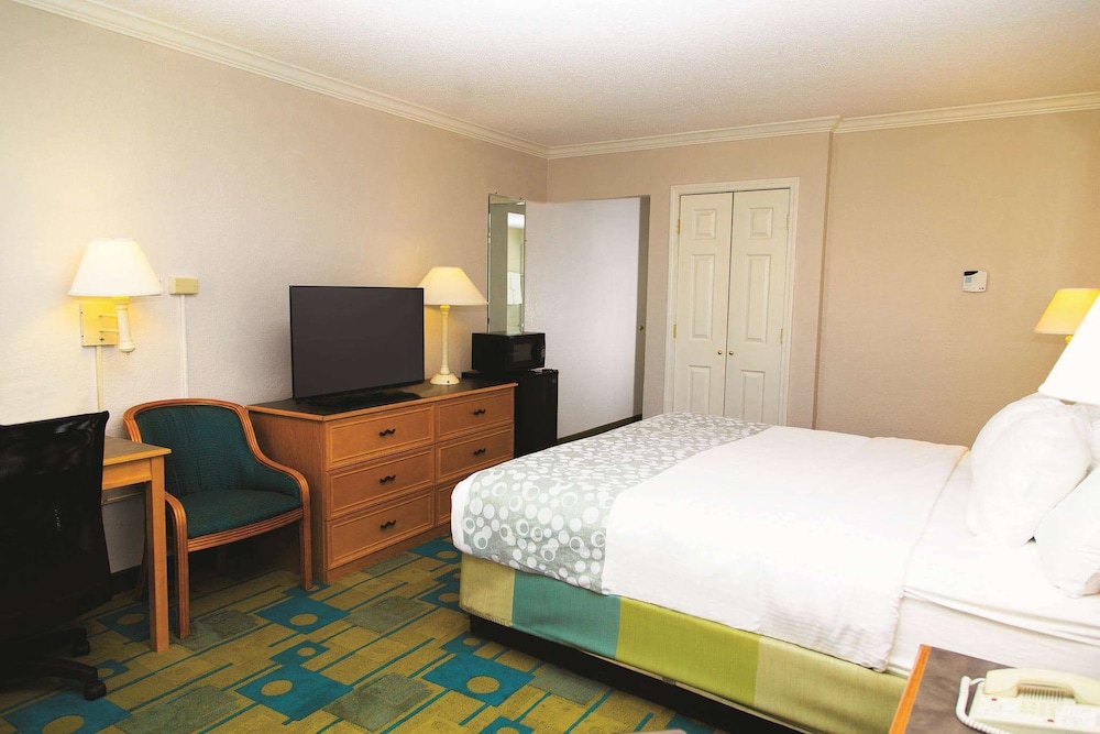 Days Inn by Wyndham Del Rio 6/55