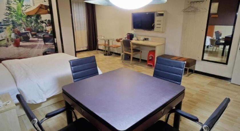 7 Days Premium (Shenzhen Dalang Commercial Center) 40/44