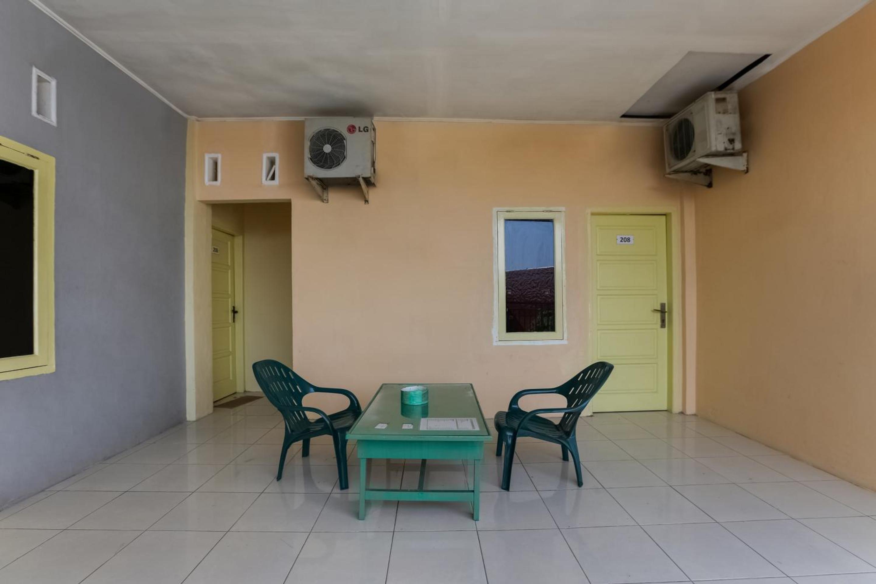 OYO 3907 Mine Residence 27/40