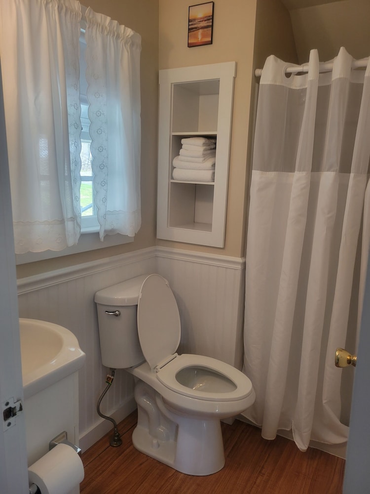 2 River Road Inn & Cottages 48/50