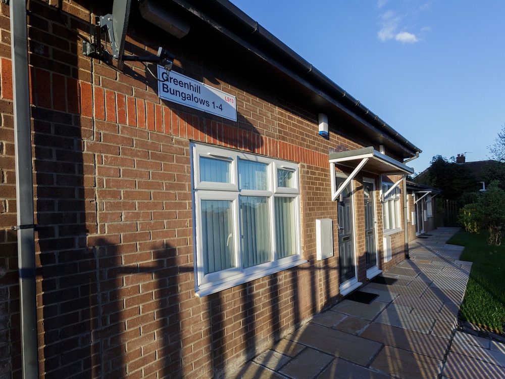 Live In Leeds Greenhill Bungalows 2/50