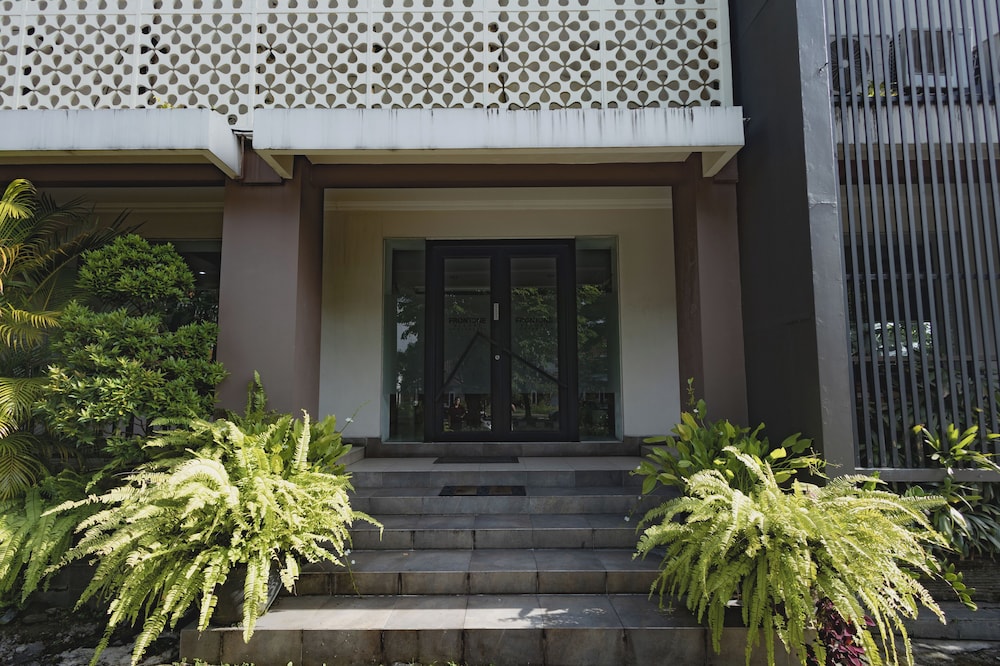 Front One Resort Yogyakarta 6/46