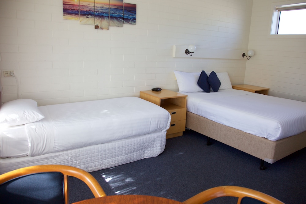 GUICHEN BAY MOTEL 22/54