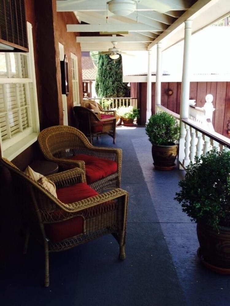Gunn House Hotel 46/62