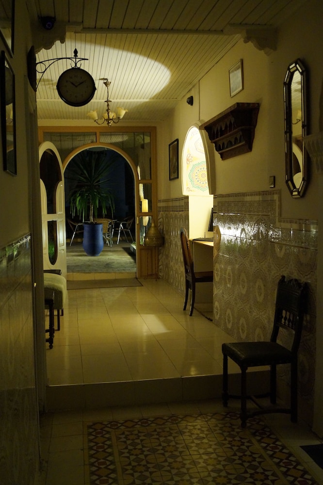 Dar Omar Khayam 10/50
