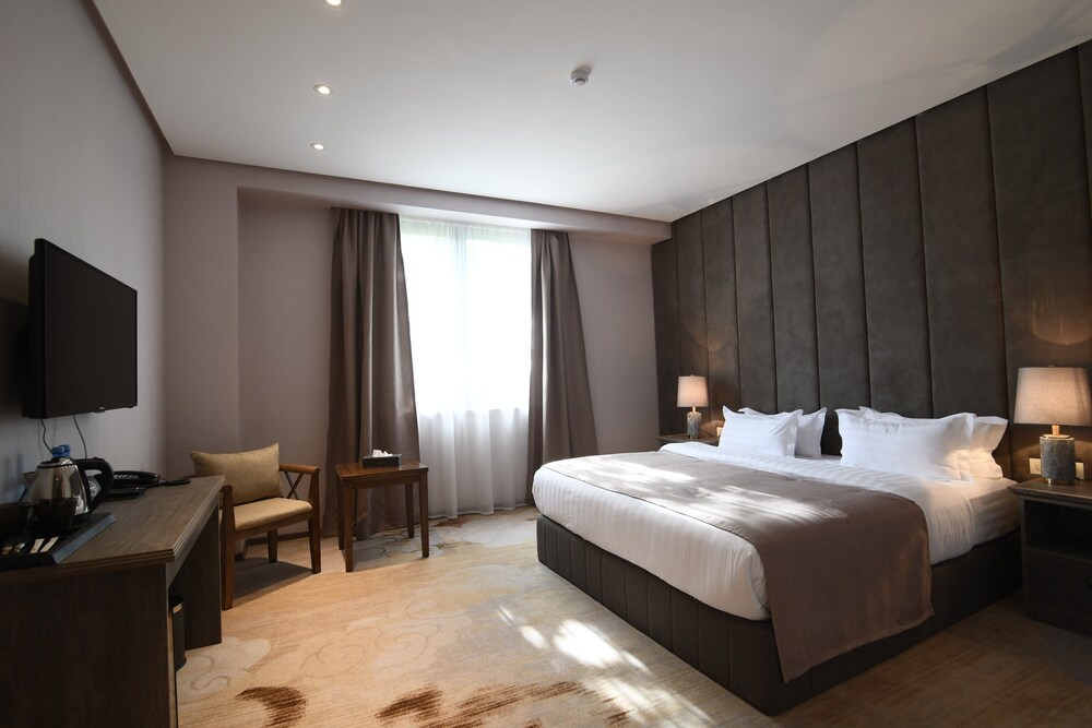 Aurora Resort by One Hotels 9/50