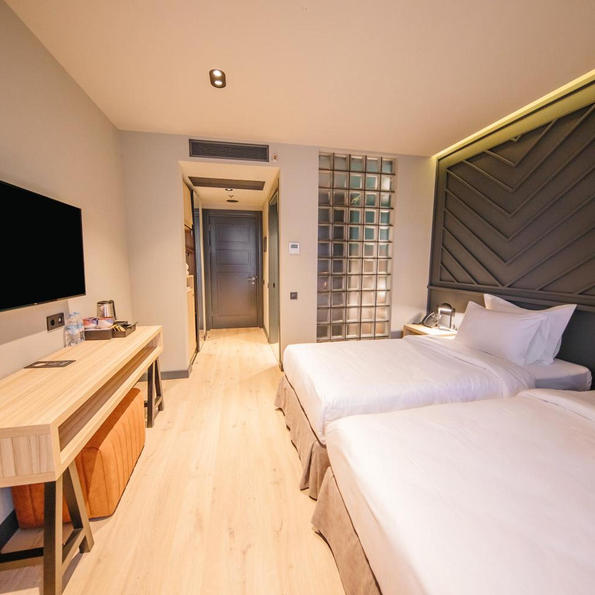 Room, Double or Twin Bed, Street View، Sandali Metekhi Boutique hotel 2/6