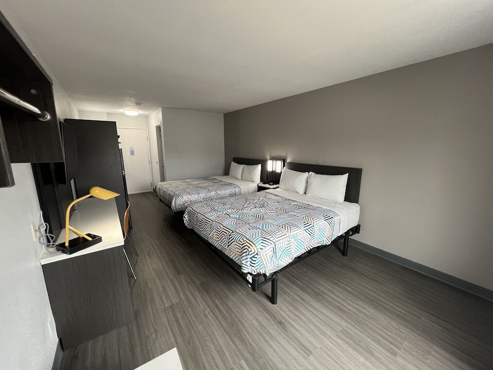 Studio6 Altoona, IA - Des Moines East 35/60