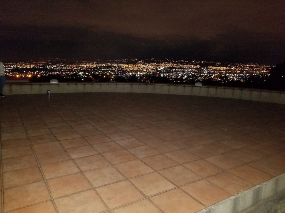 Hostel Monte Campana Escazu 27/50