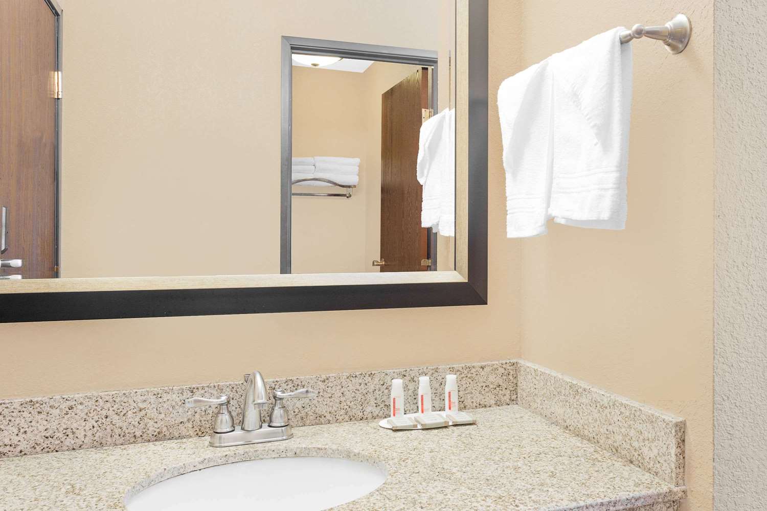 Super 8 by Wyndham Sheboygan WI 18/19
