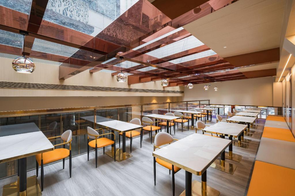Dequan Luxury Hotel (Chaoyang High speed Railway Station Shilibao Subway Station Branch) 39/50