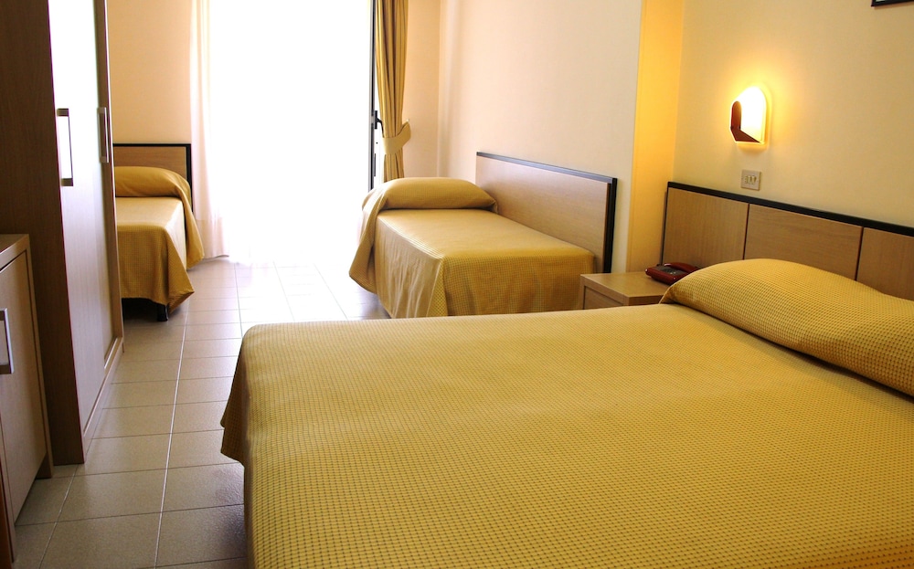 Hotel Cristalda 6/30