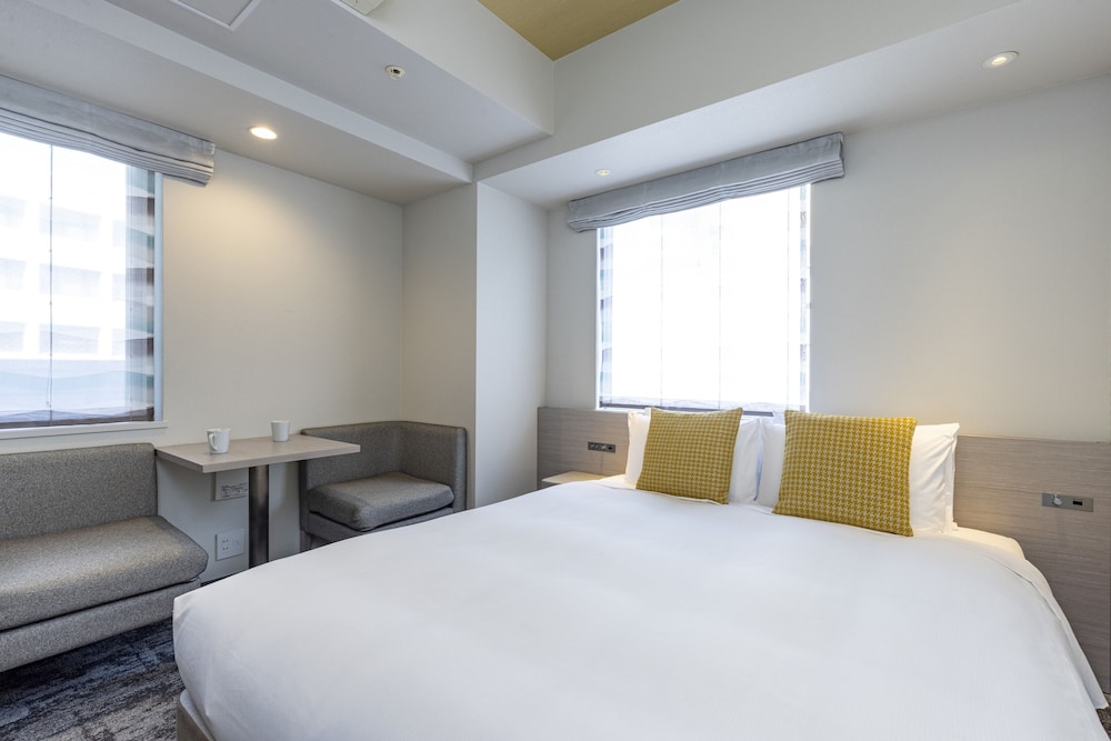 RESIDENTIAL, QUEEN BED, LAUNDRY