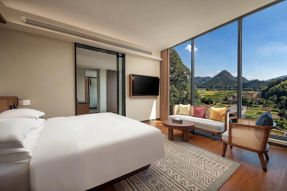 Wyndham Qingyuan Lianzhou Hot Spring Resort 7/24