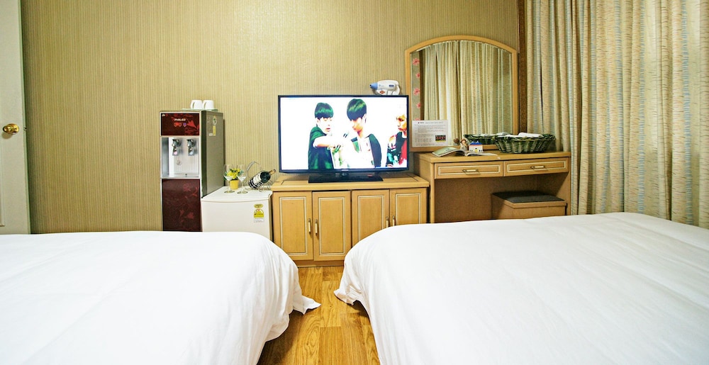 Emerald Hotel 16/26