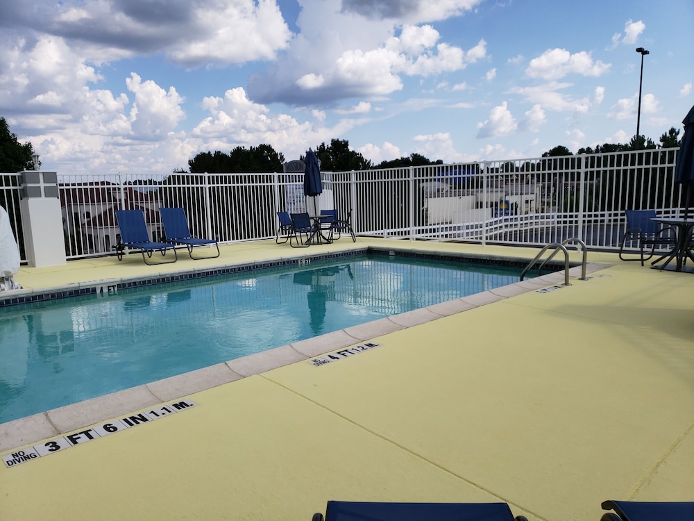 Days Inn Suites By Wyndham Union City 18/30