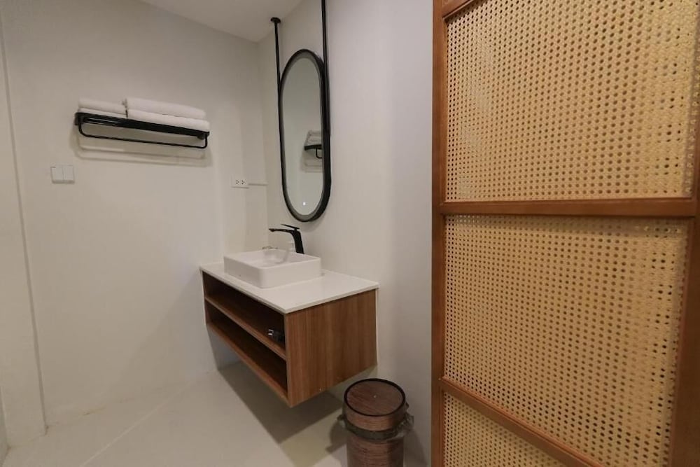 Yolo Bangkok Boutique Hotel 48/50