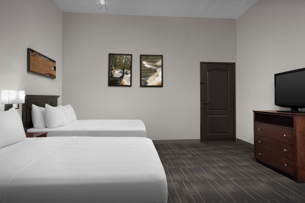 The Suites Hotel at Waterfront Plaza 19/50