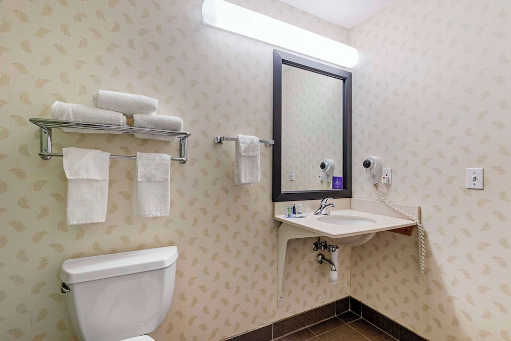 Sleep Inn & Suites Charles City 52/54