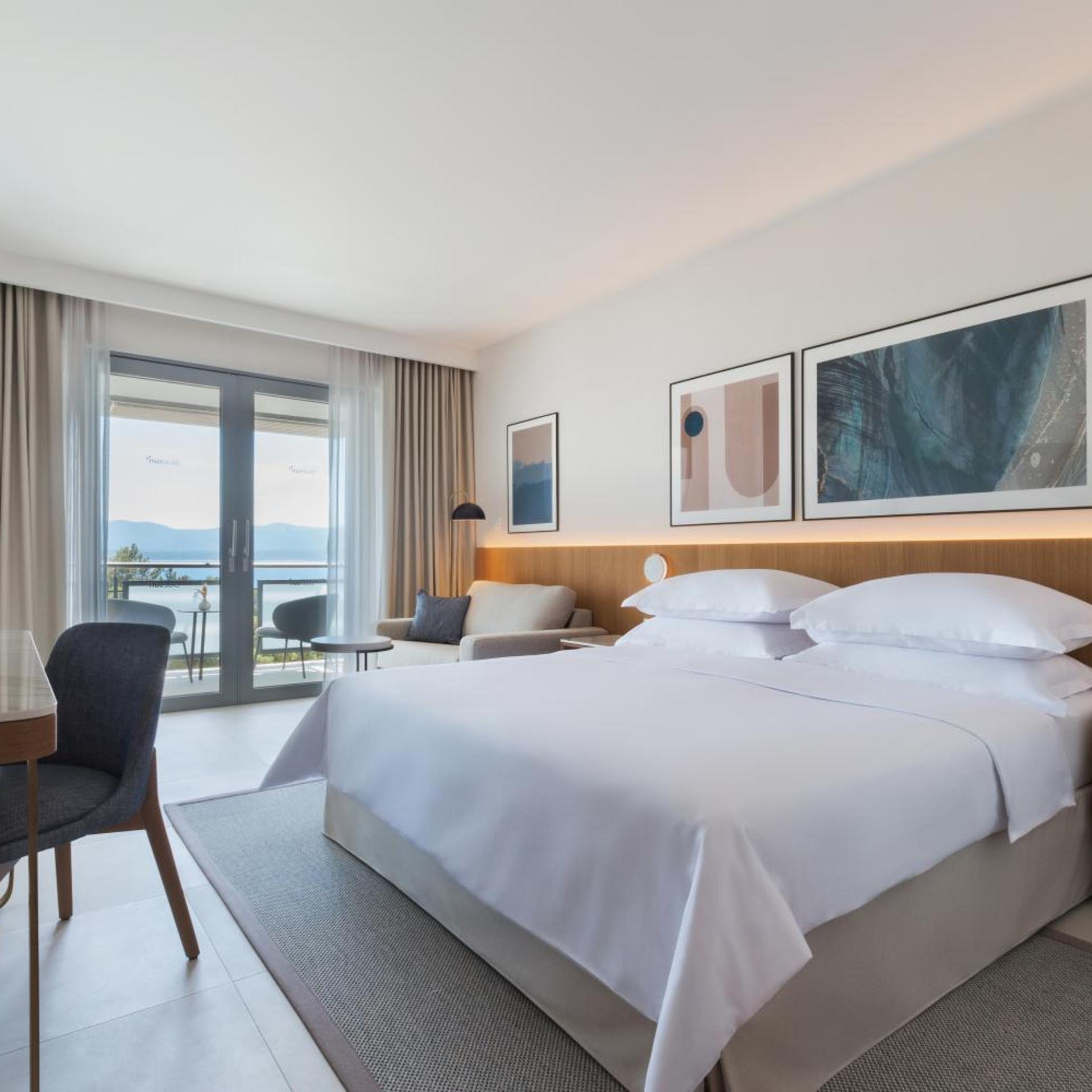 Superior, Twin Beds, Sea Side