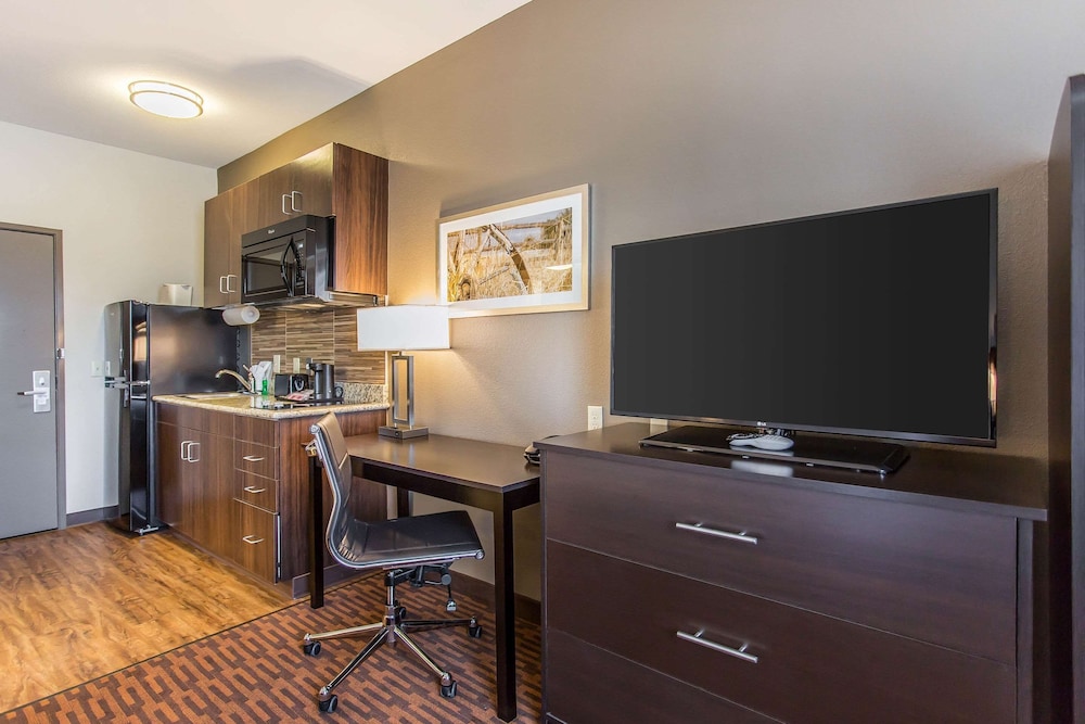Suburban Studios Midland I-20 24/30