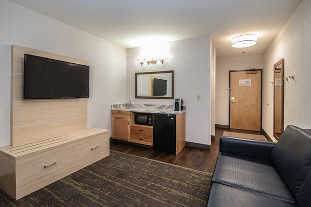 Holiday Inn Express Hotel & Suites Kalispell 70/77