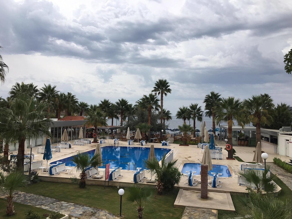 Nagi Beach Hotel 67/70