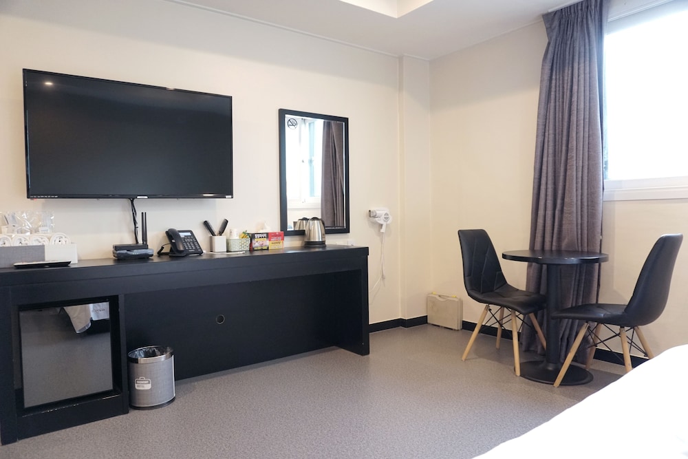 Persimmon Tourist Hotel 41/42