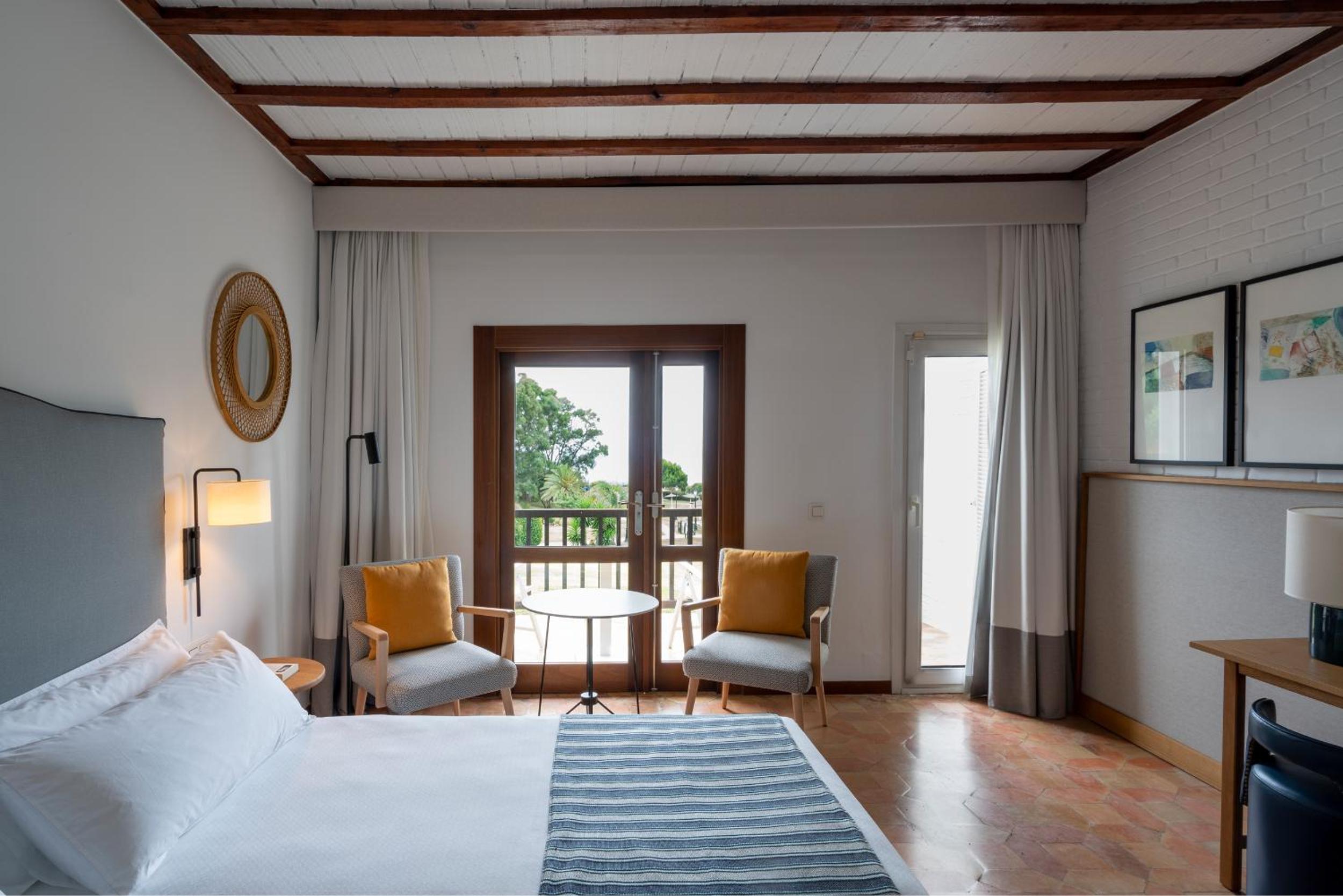 Room, Double Bed, Parador De Mazagon 2/10