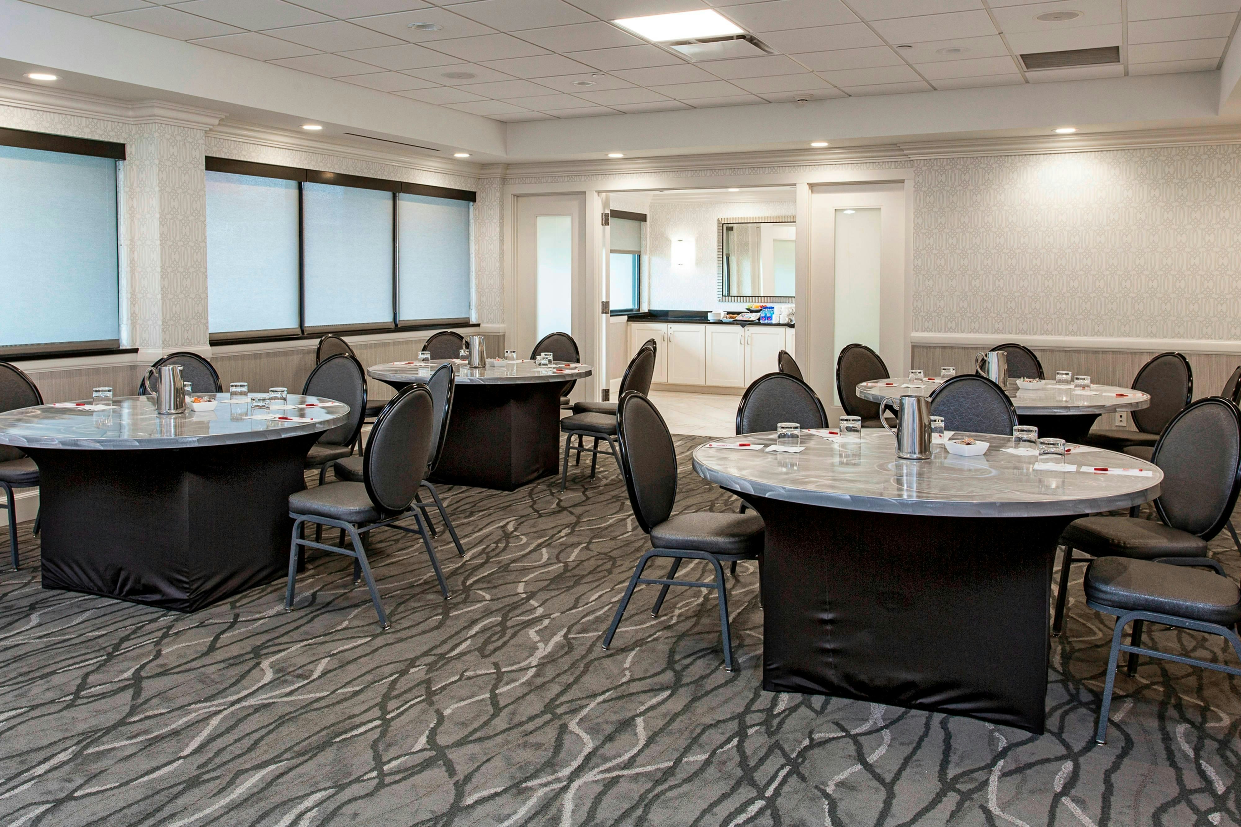 Rochester Airport Marriott 52/55