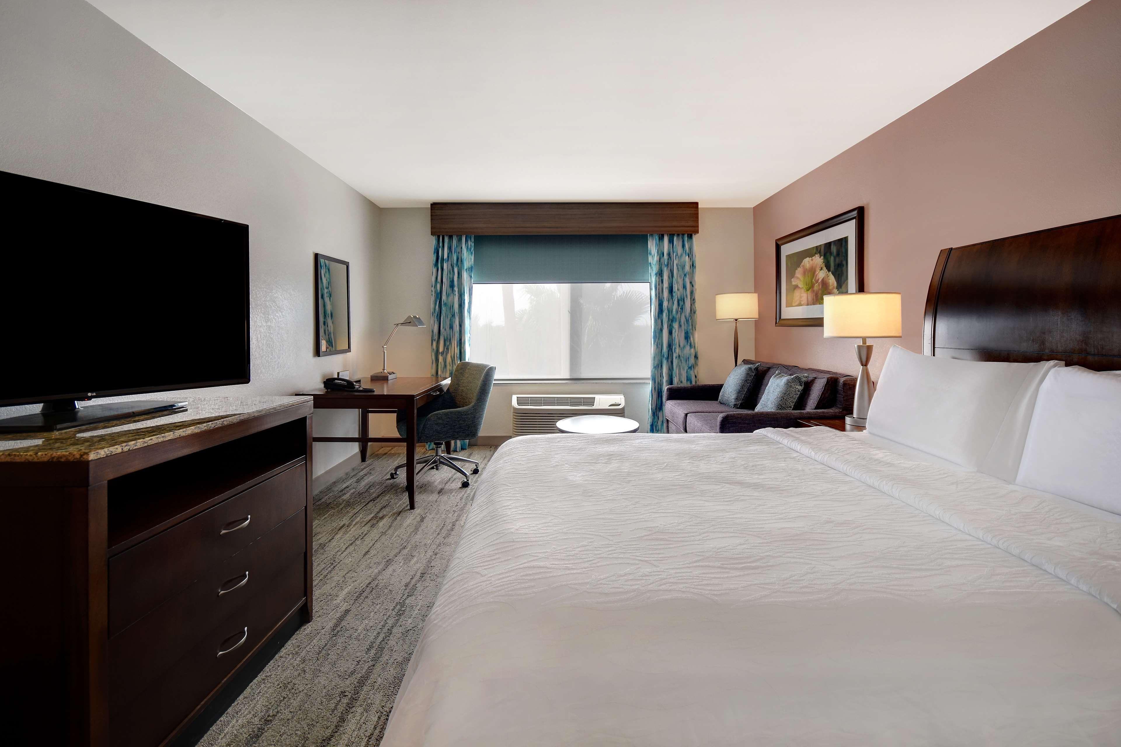 DELUXE, TWIN BEDS, KING BED, SOFA