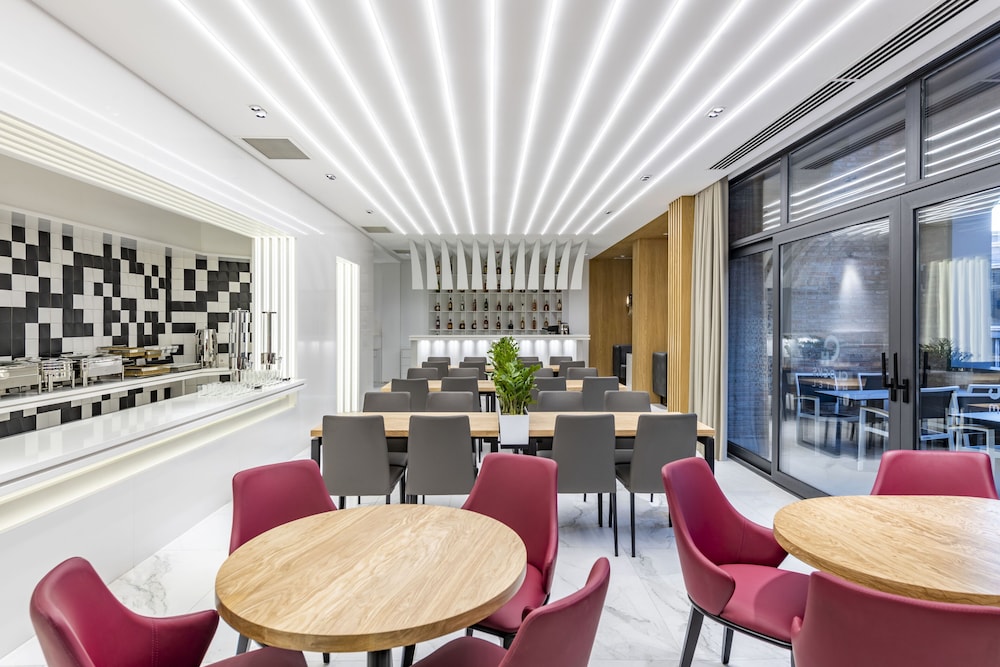 Clocks Hotel Tbilisi 24/37