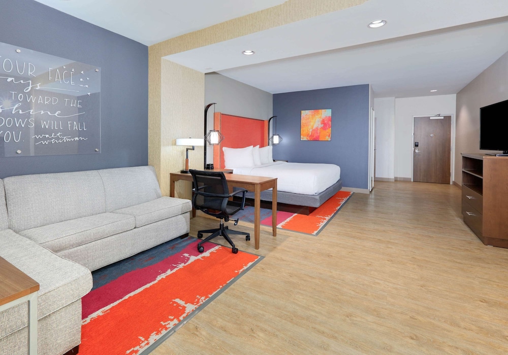 La Quinta Inn & Suites By Wyndham Lakeway 32/44
