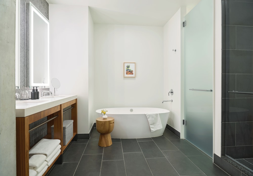 Aspen, Suite, King Bed، Limelight Hotel Denver 4/5