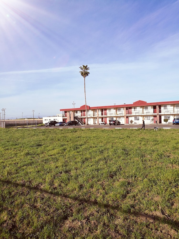 Red Roof Inn Los Banos 17/19