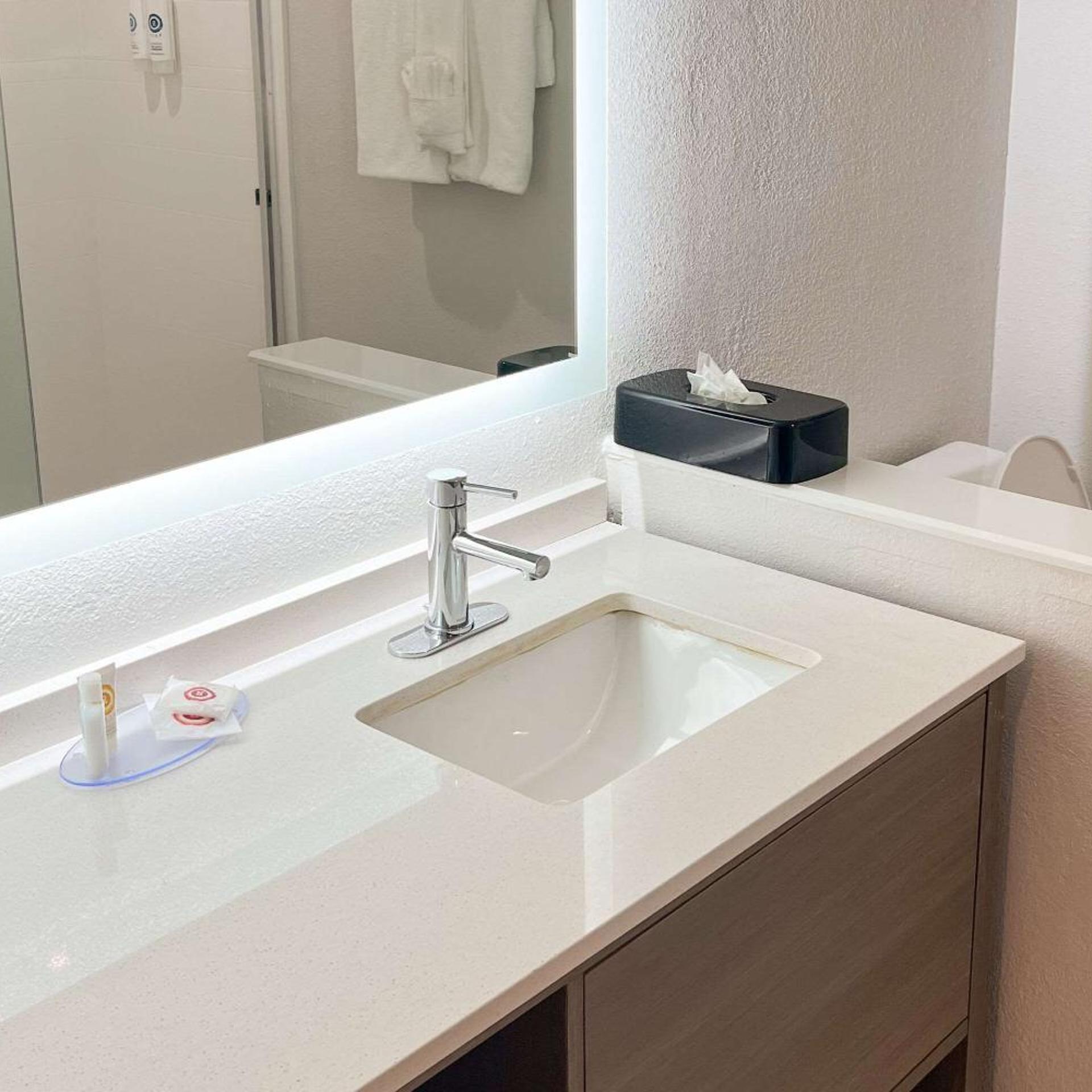 1 Bedroom, Suite, Bay View
