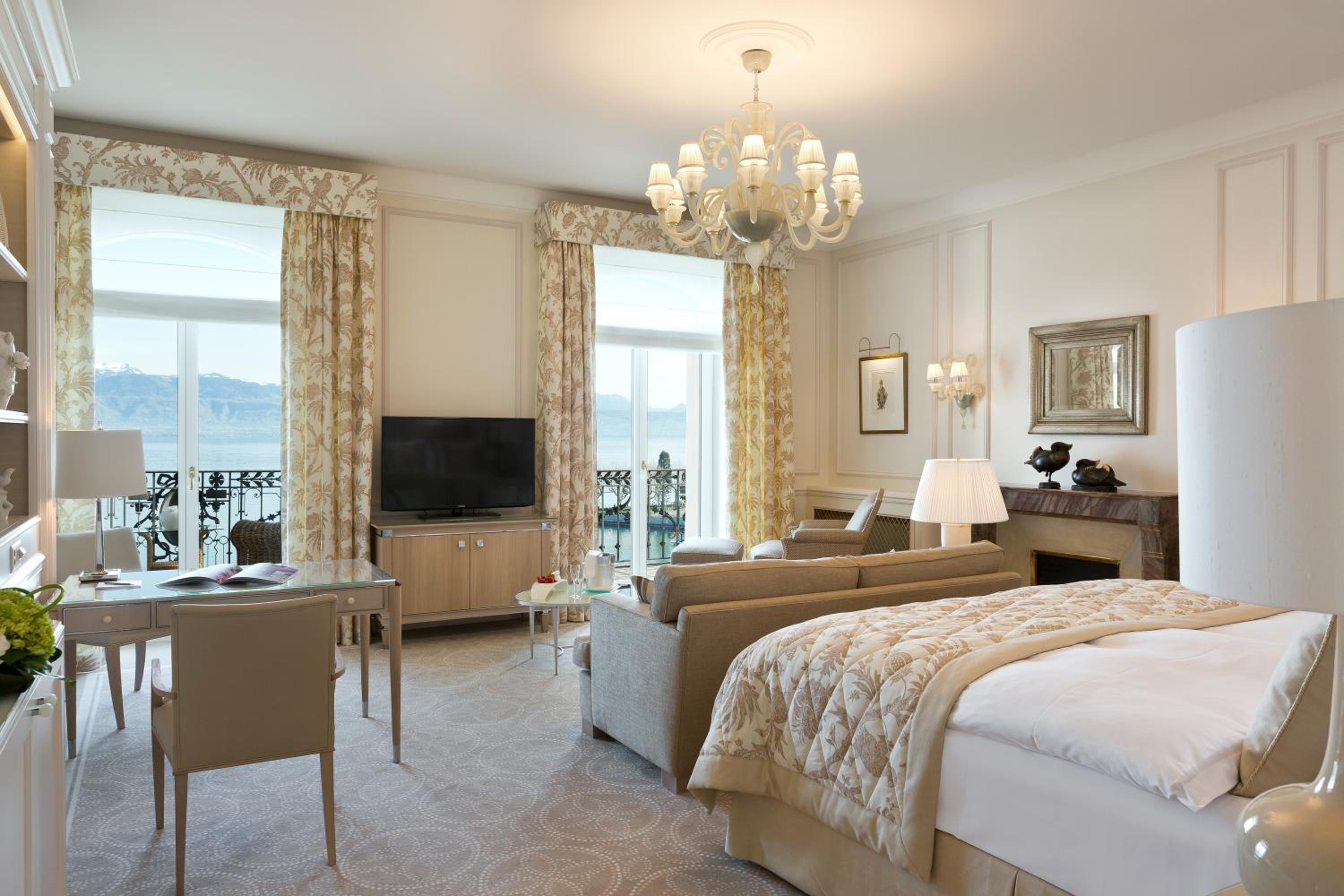 Palace, Junior Suite, King Bed, Lake View