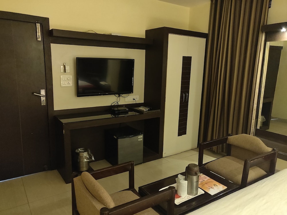 HOTEL RAHUL 15/18
