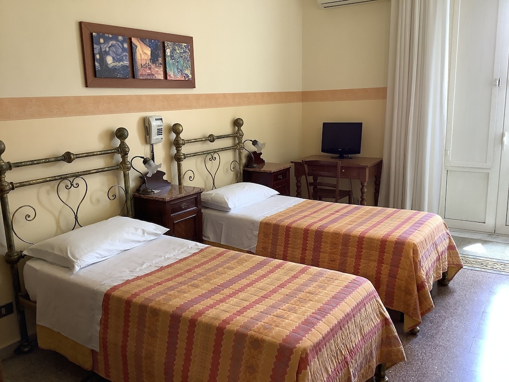 Albergo Cavour 16/35