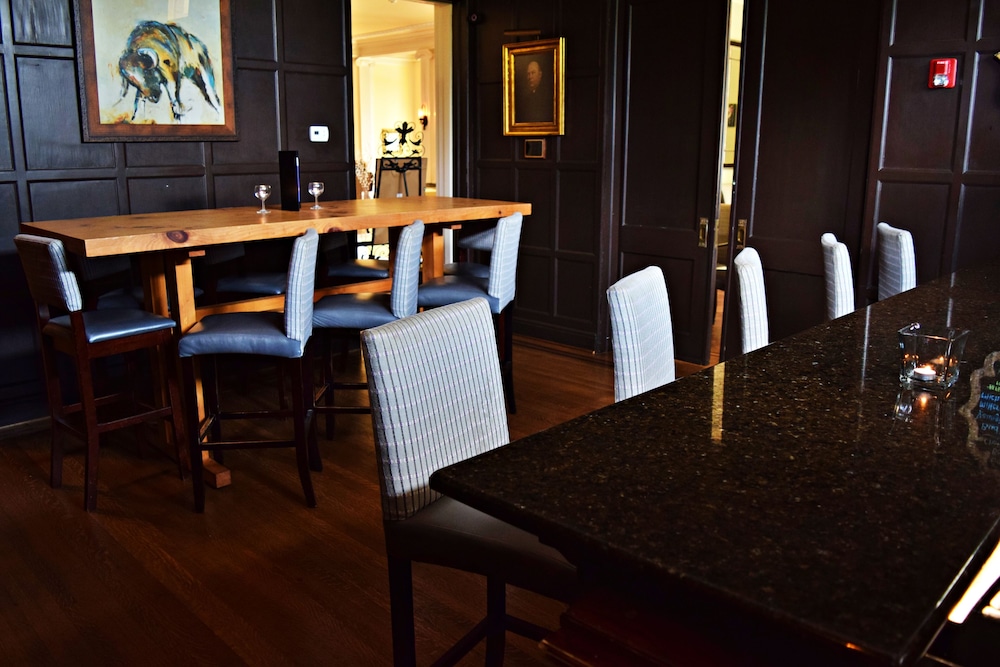 JH Adams Inn, Trademark Collection by Wyndham 65/78