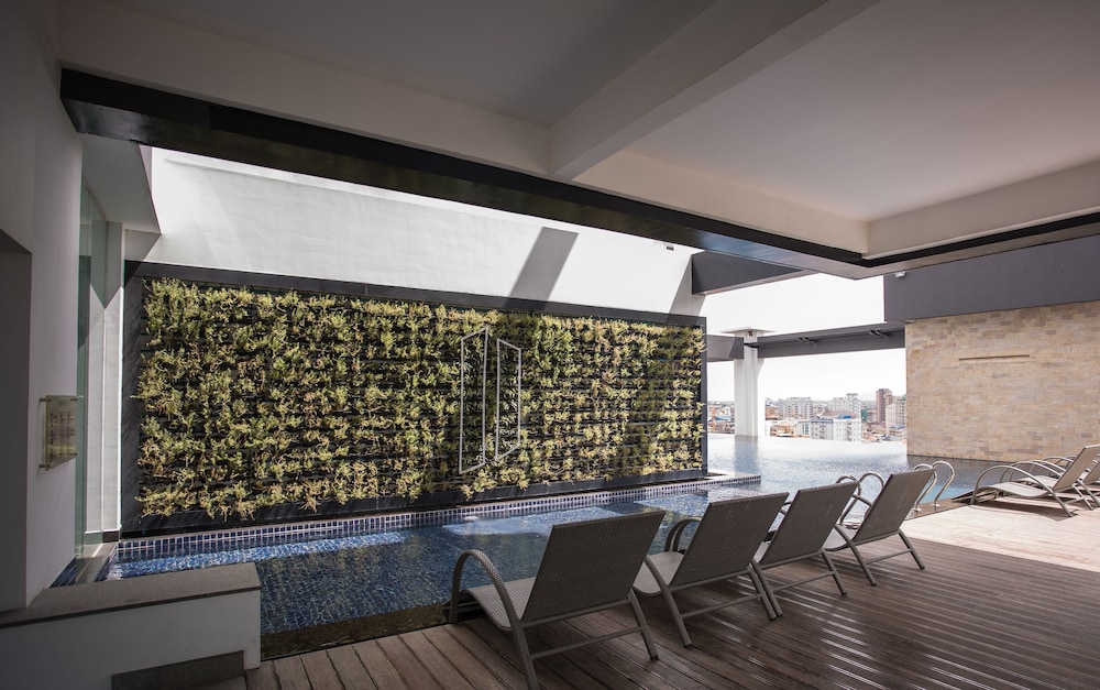 Naki Suites At Silvertown 17/49