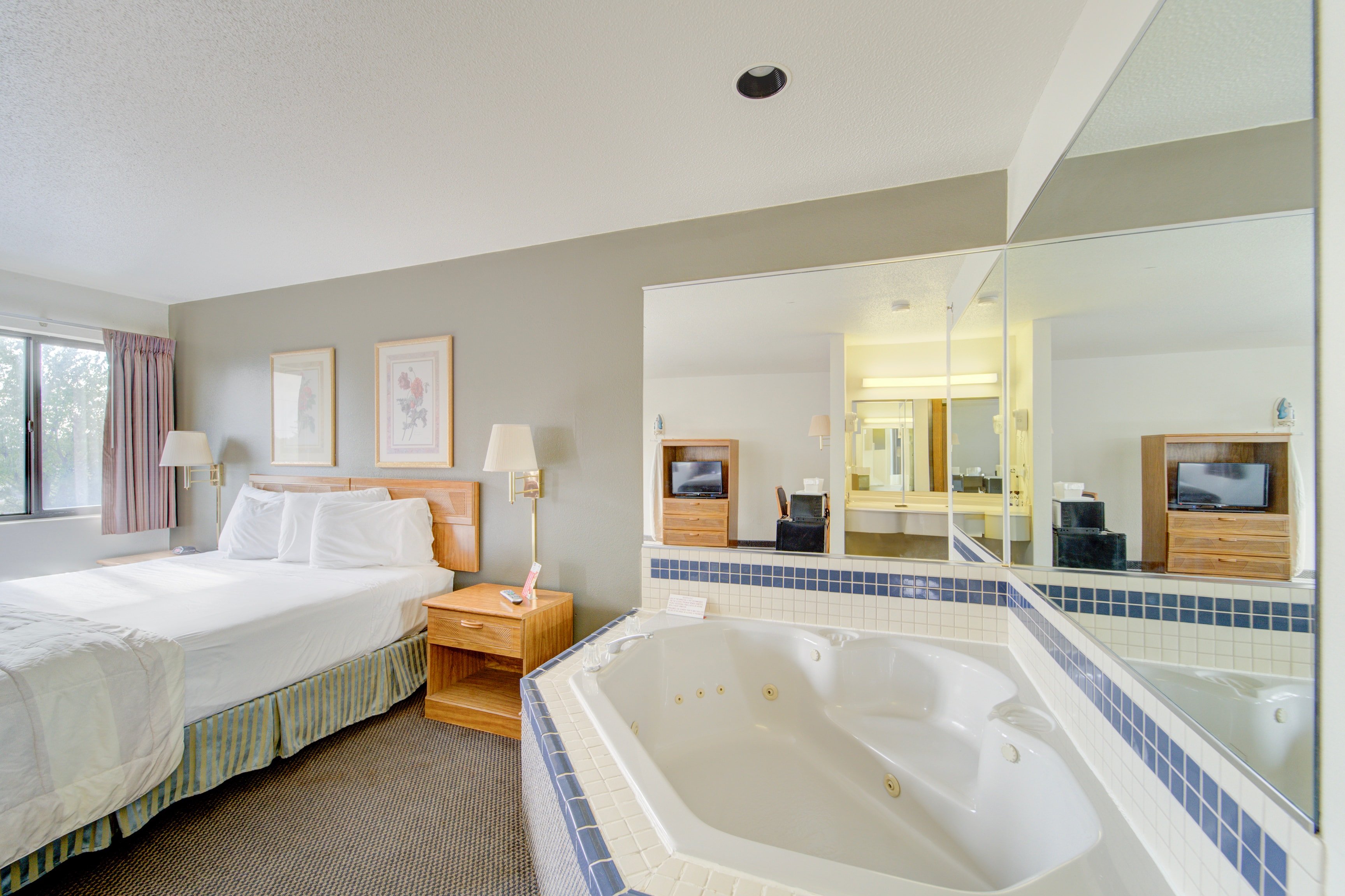 Capital O Amerihost Inn and Suites Fulton Hwy 54 MO 62/63