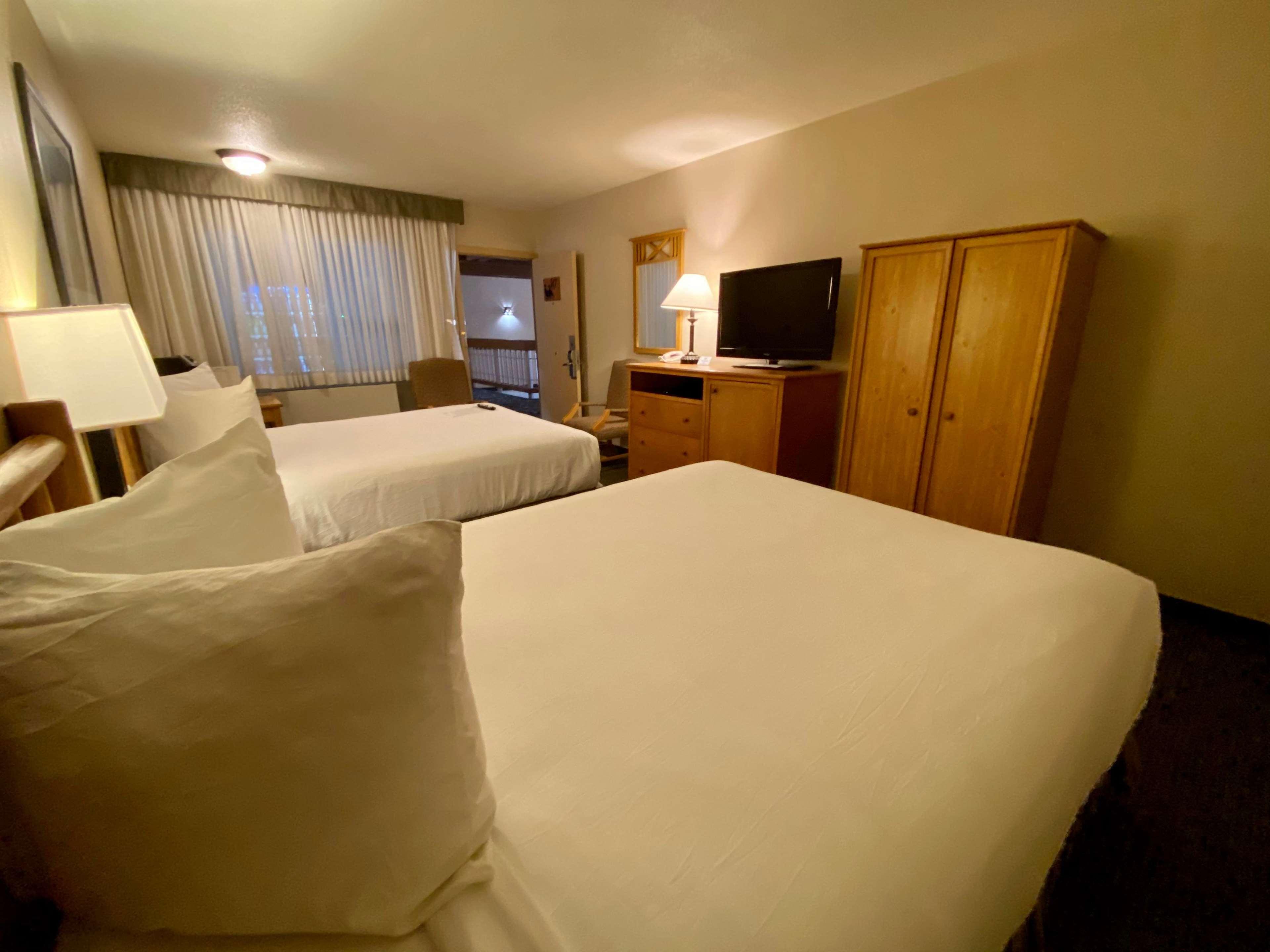 Room, 2 Queen Beds, Pet Friendly, Best Western Sheridan Center 2/9