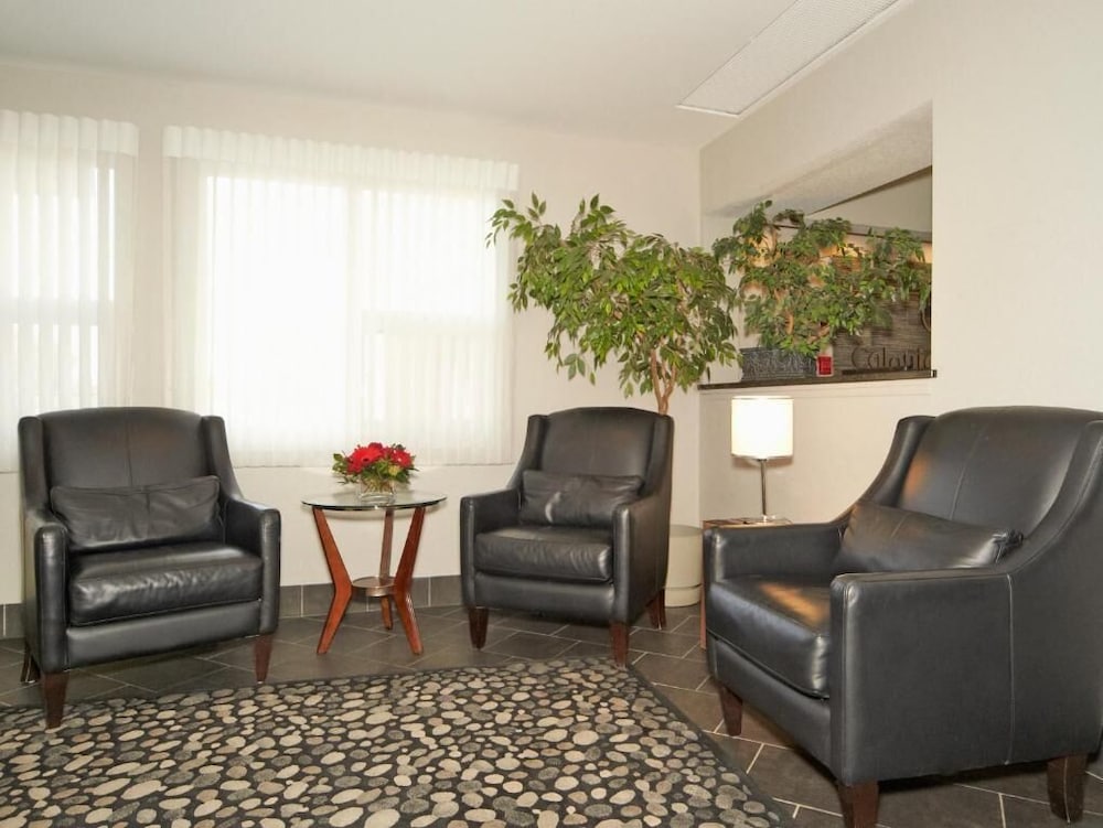 Colonial Square Inn And Suites 12/25