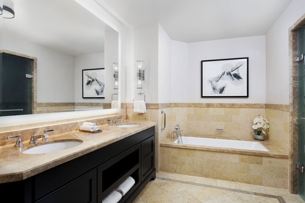 Executive, Suite, King Bed, Four Seasons Resort and Residences Vail 4/4